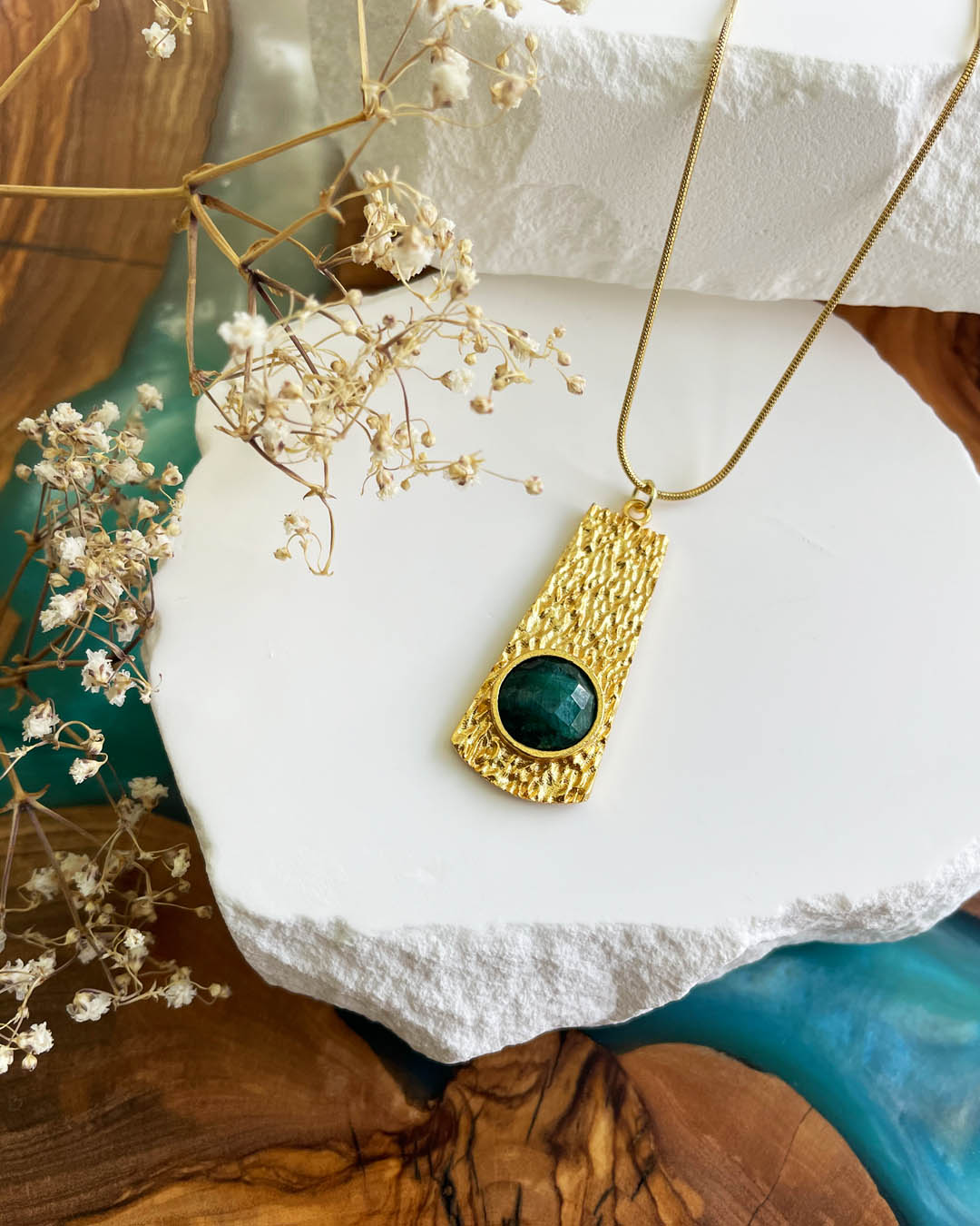 Aligned Necklace