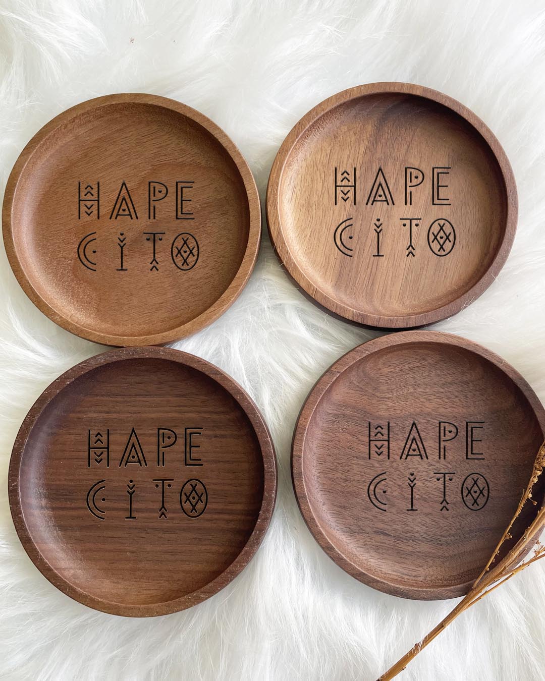 Hapecito Basic Walnut Wood Coaster Set (4)